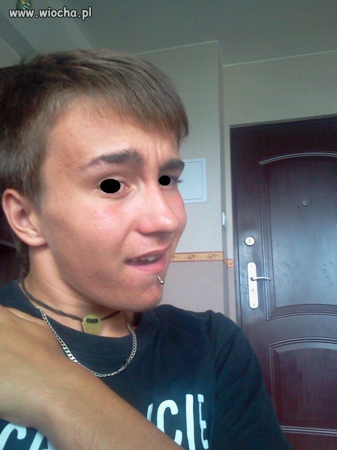 Kolczyk w brodzie i sweet focia na facebooku żal