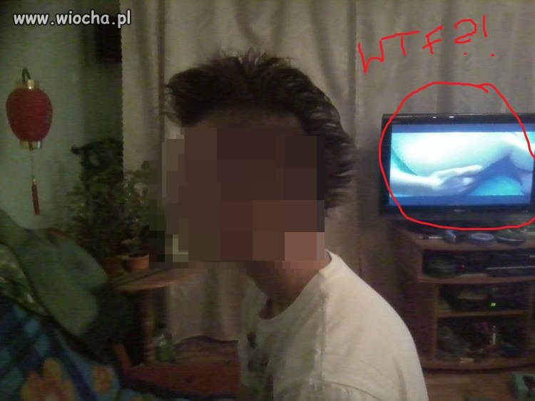 Słłłit focia z profilu i goły tyłek w tle..