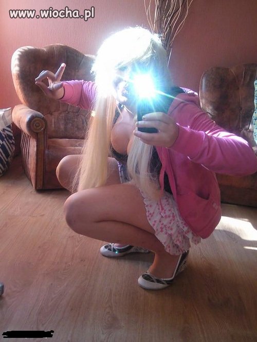Blond jest, cycki są, róż jest