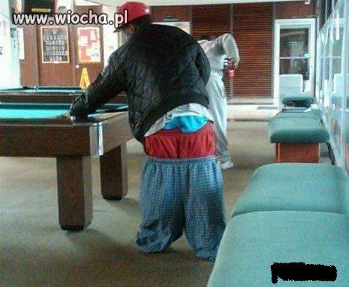 Właśnie tak się nosi spodnie