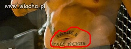 Tatuaż fajtera MMA. ''I HAVE A SMALL PENIS''