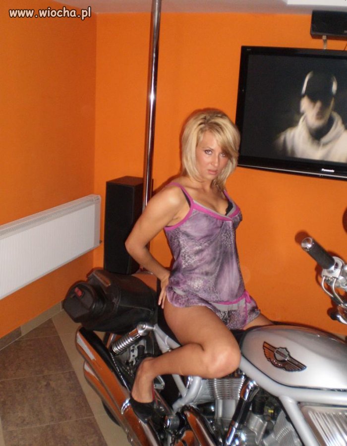 Kto w domu trzyma motor obok rury do tańczenia??