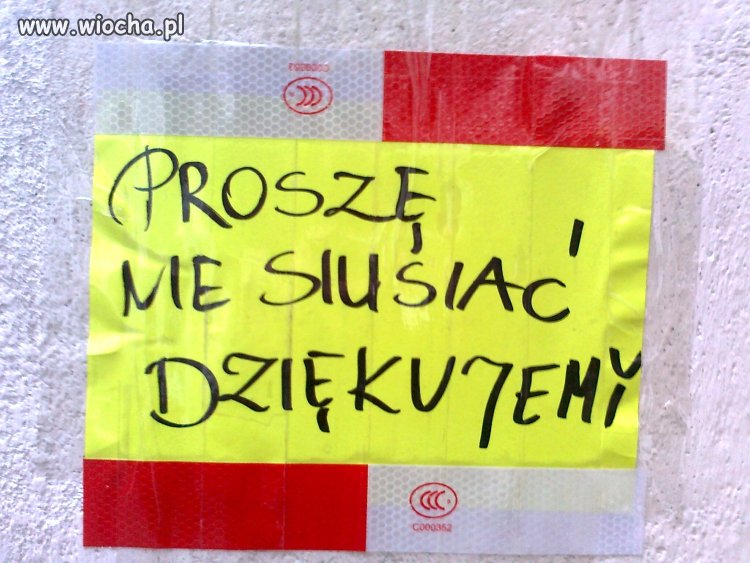 Na ścianie publicznej łazienki