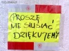 Na ścianie publicznej łazienki