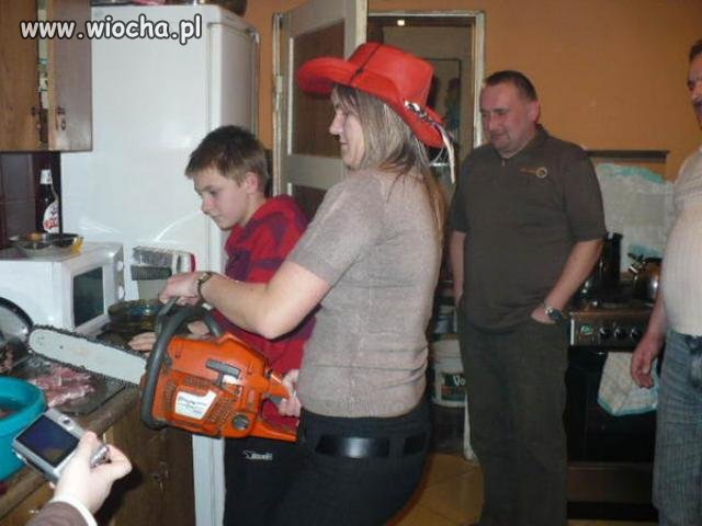 Mamusia robi schabowe.