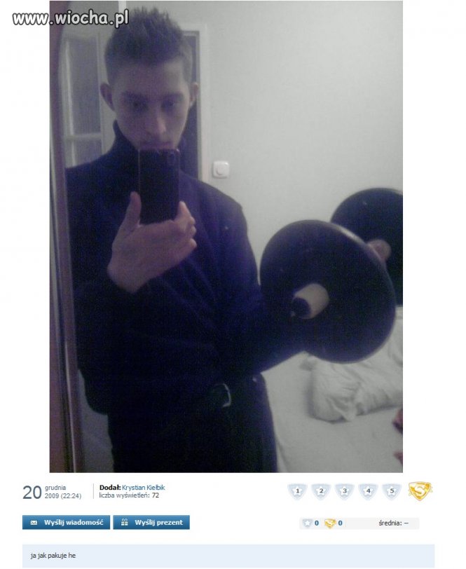 Paker przy lustrze 