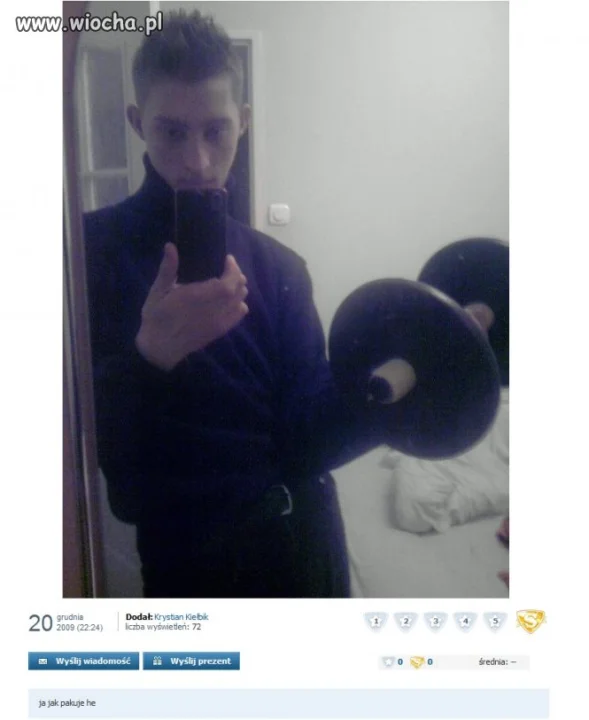 Paker przy lustrze 