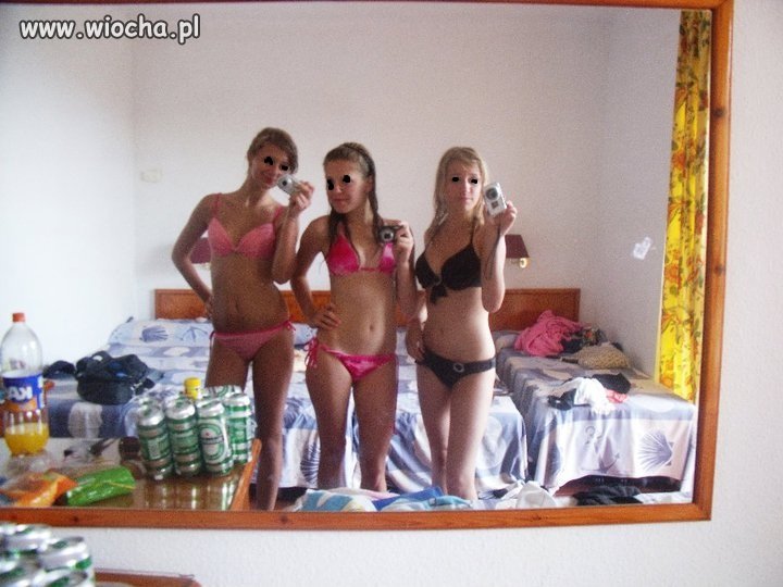 Bikini+fota w lustrze+burdel.