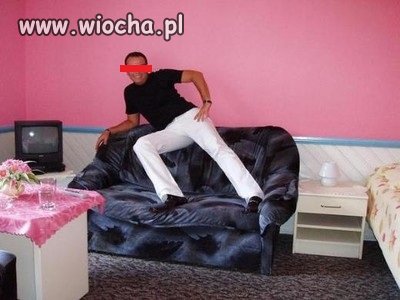 Ten facet ma chyba skrzywienie kręgosłupa ...