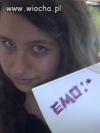 Napis Emo jest, mina jest