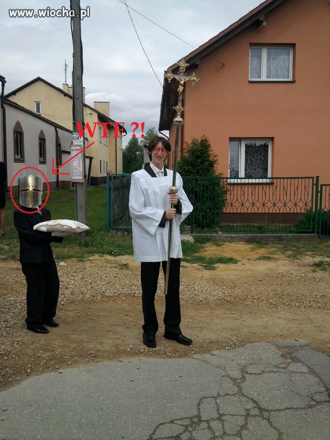 Na procesji.