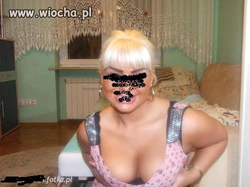 Cycki są... tlenione włosy są... namalowane brwi są...
