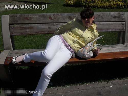 Na ławce.