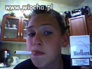 Patrzcie ! Podnieciłem się, że mam papierosy.