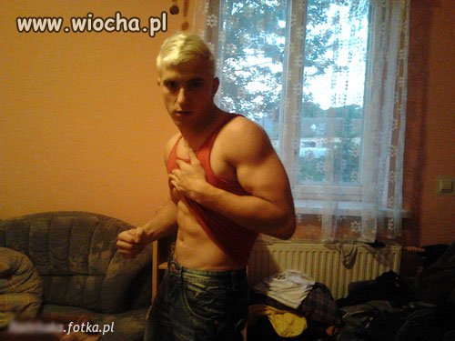 Blond włoski i ta poza..
