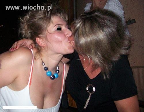 Kobieta 42 lata. I podpis pod zdjęciem:"jak impreza to..."