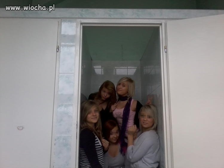 Kolejne zdjęcie z serii 'Słiit focia w kibelku'