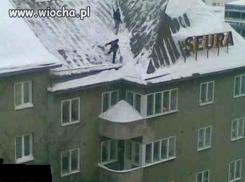 Odśnieżanie dachu