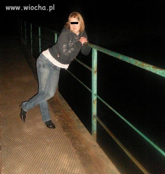 Skarpetki + buty na obcasie po mamie + brudne dżinsy =