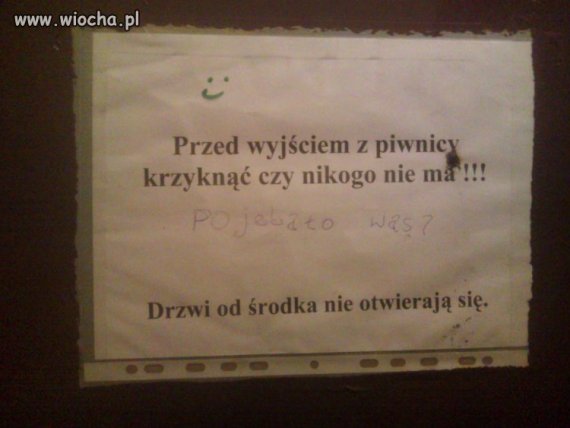 Nawet na drzwiach do piwnicy