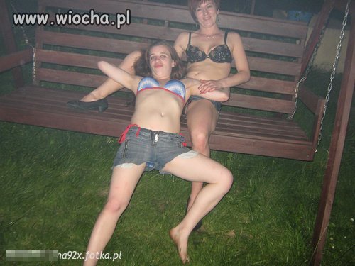Córcia ze swoją mamusią na huśtawce