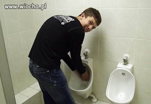 Takie tam podczas mycia rąk ... w pisuarze