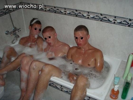3 guys 1 bath