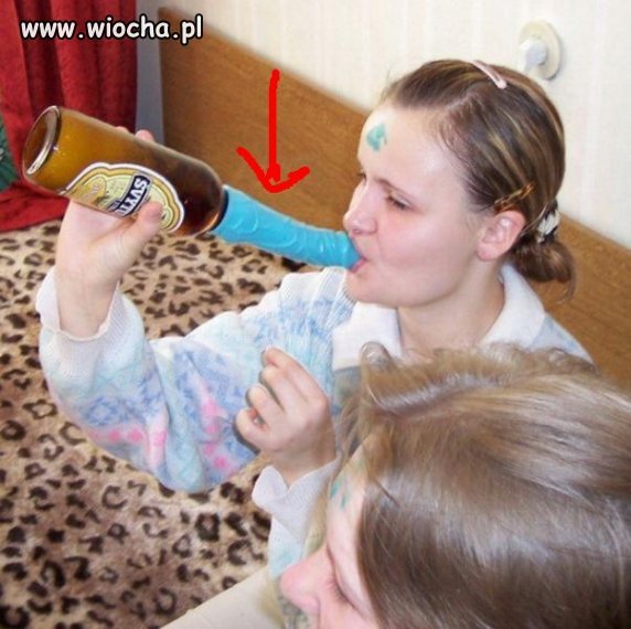 Taka duża, a ze smoczka pije 