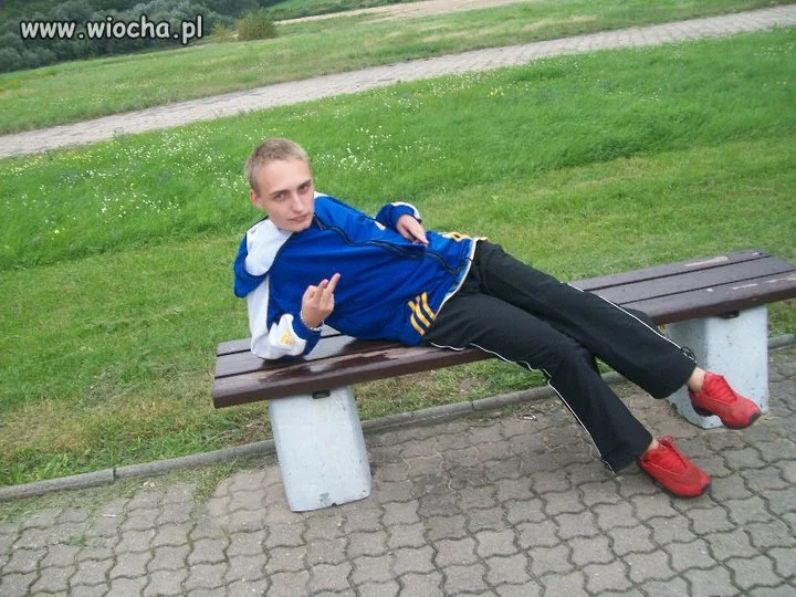 Lans na zbyt krótkie dresy.