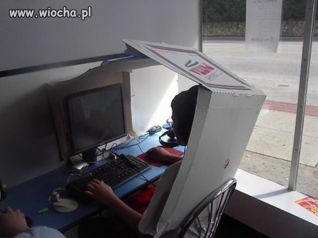 Wiocha przy komputerze