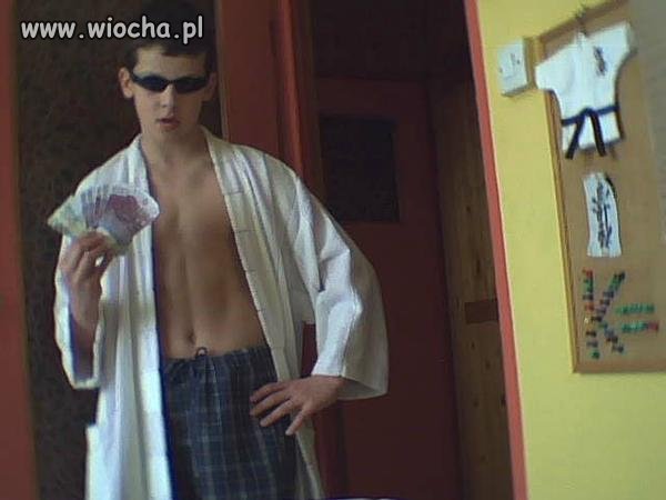 Lans na kasę ,okularki i zapadniętą klate 