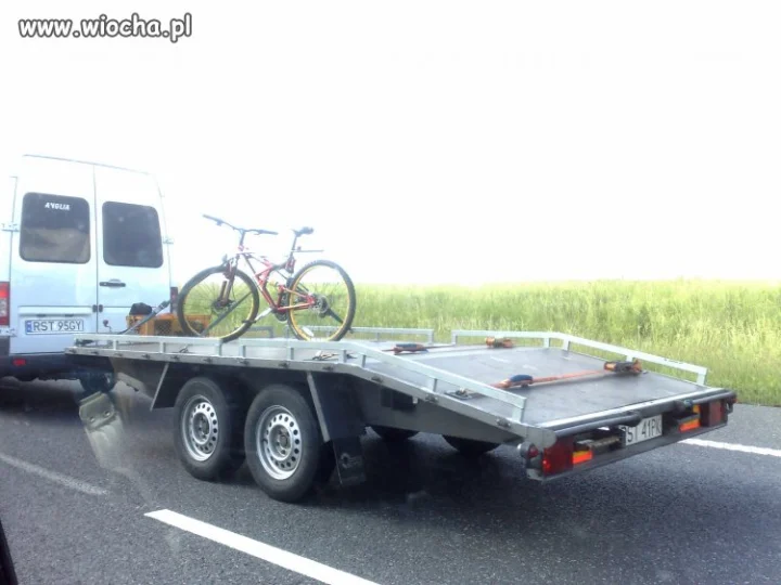 Laweta na autostradzie