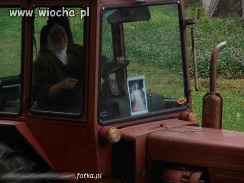Kto mówi, że w zakonie jest nudno?