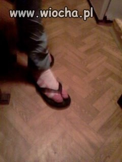 Moda się zmienia japonki i skarpetki 