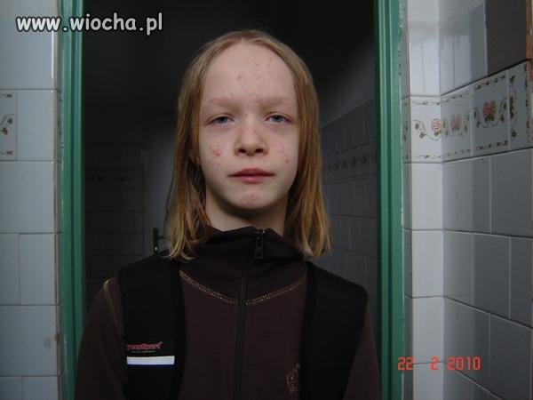 Opis: "w toalecie wcale nie jestem brzydka".