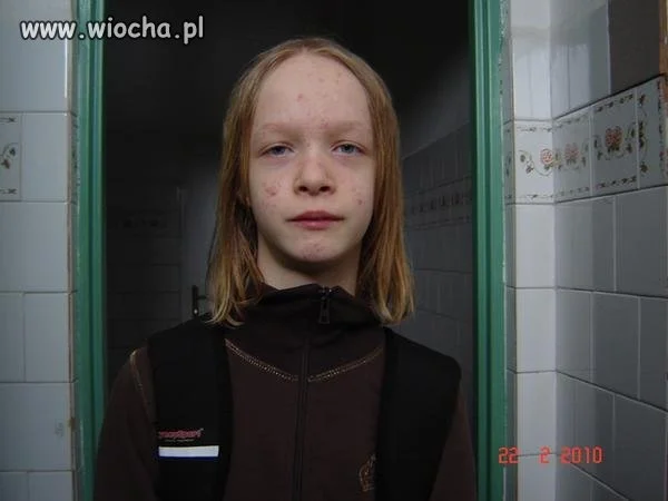 Opis: "w toalecie wcale nie jestem brzydka".