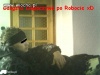 Gangster w kurtce w domu