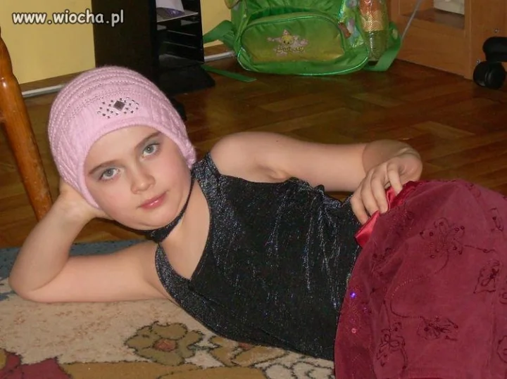 Dziewczynka ma 9 lat