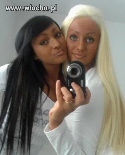 Blond i czarna
