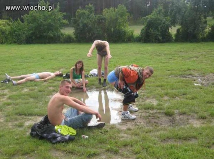 Lans przy kałuży