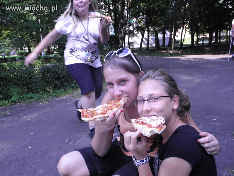 Pani z 2 planu