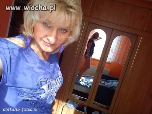 Sweet fotka na łóżeczku w majteczkach