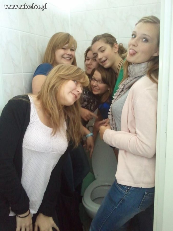 Lans przy kiblu. 