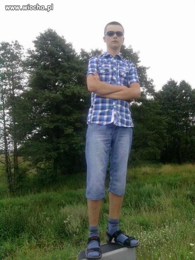 Widać że polak sandały+skarpetki...