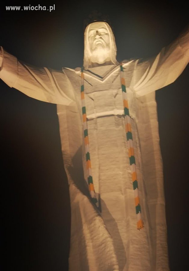 Jezus, szalik i sandały