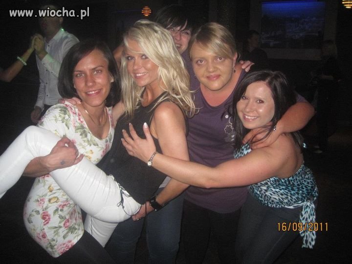 Bo trzeba wiedzieć z kim do zdjęcia pozować...