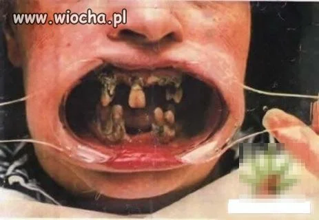 Myję ząbki pastą colgate...
