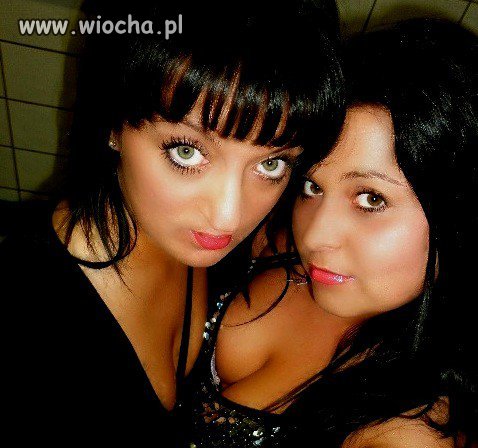 Dwa czarne plastiki..