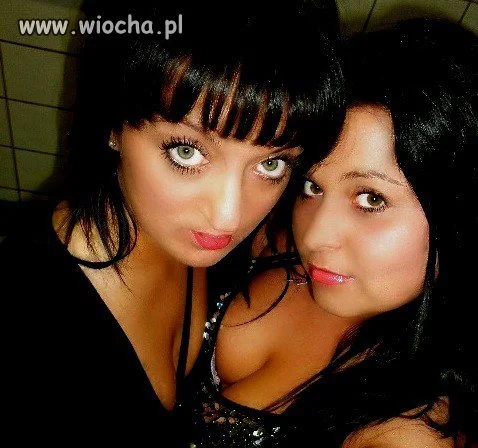Dwa czarne plastiki..