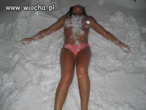 Aniołek na śniegu